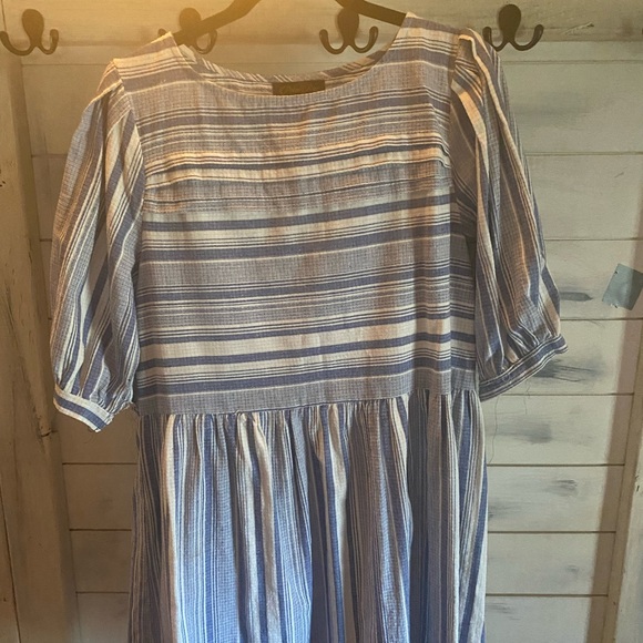 Dress with Puff Sleeves szL - Picture 1 of 3